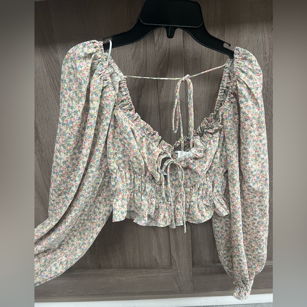 floral cropped long sleeve top